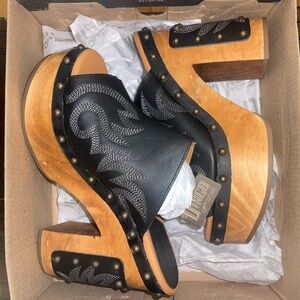 Black Dingo free spirit wooden sandal